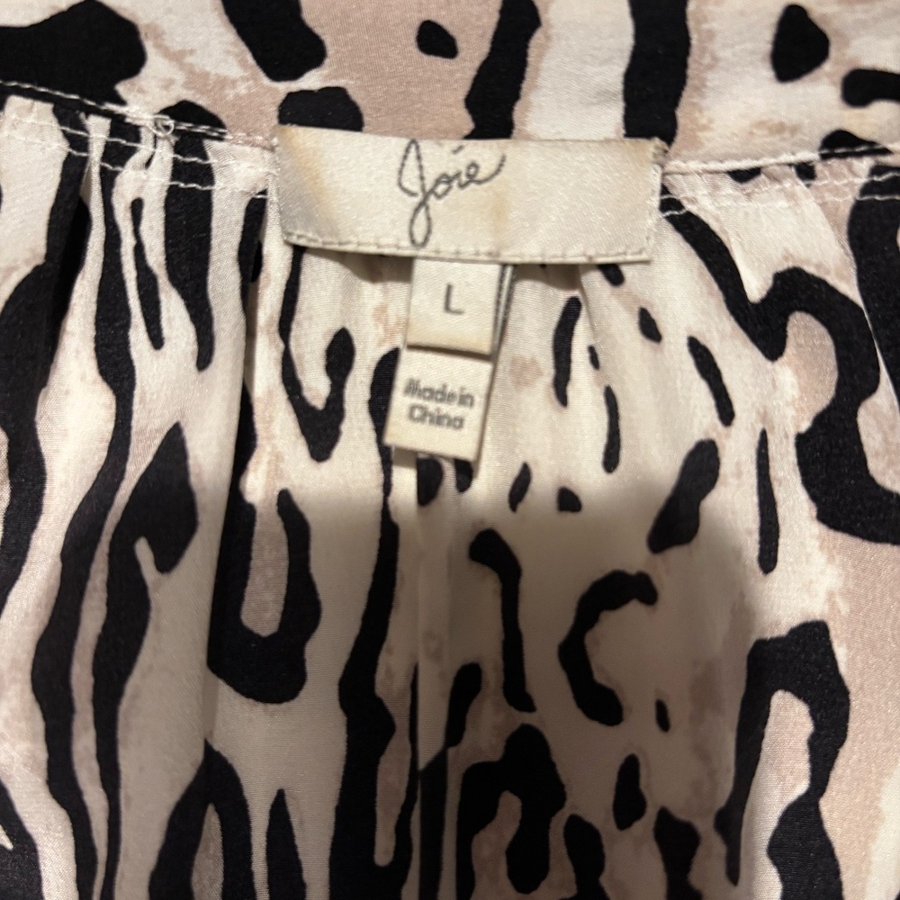 Joie Womens 100 % Silk Animal Print Blouse Split V neck size Large